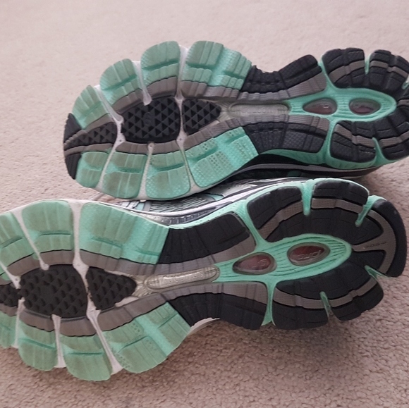 Saucony Running Shoes - Picture 4 of 7